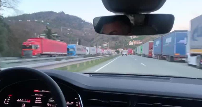 UĞUR İSTANBULLU CHP Artvin Milletvekili Uğur Bayraktutan, Sarp sınır kapısından