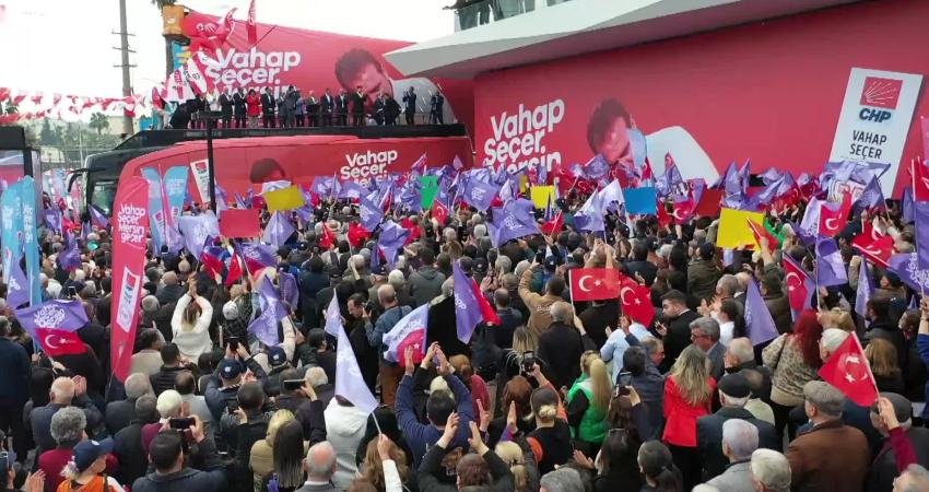 Vahap Seçer, Seçim Koordinasyon Merkezi’ni Açtı: “Türkiye’de Örnek Sosyal Demokrat Belediye Olduk. Tarihi Bir Oy Farkıyla Alacağız” Seçim Koordinasyon Merkezi'ni açan Mersin Büyükşehir Belediye Başkanı Vahap Seçer,