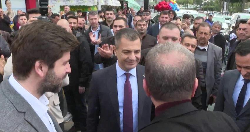 Mersin Büyükşehir Belediye Başkanı Vahap Seçer, sık sık gerçekleştirdiği esnaf