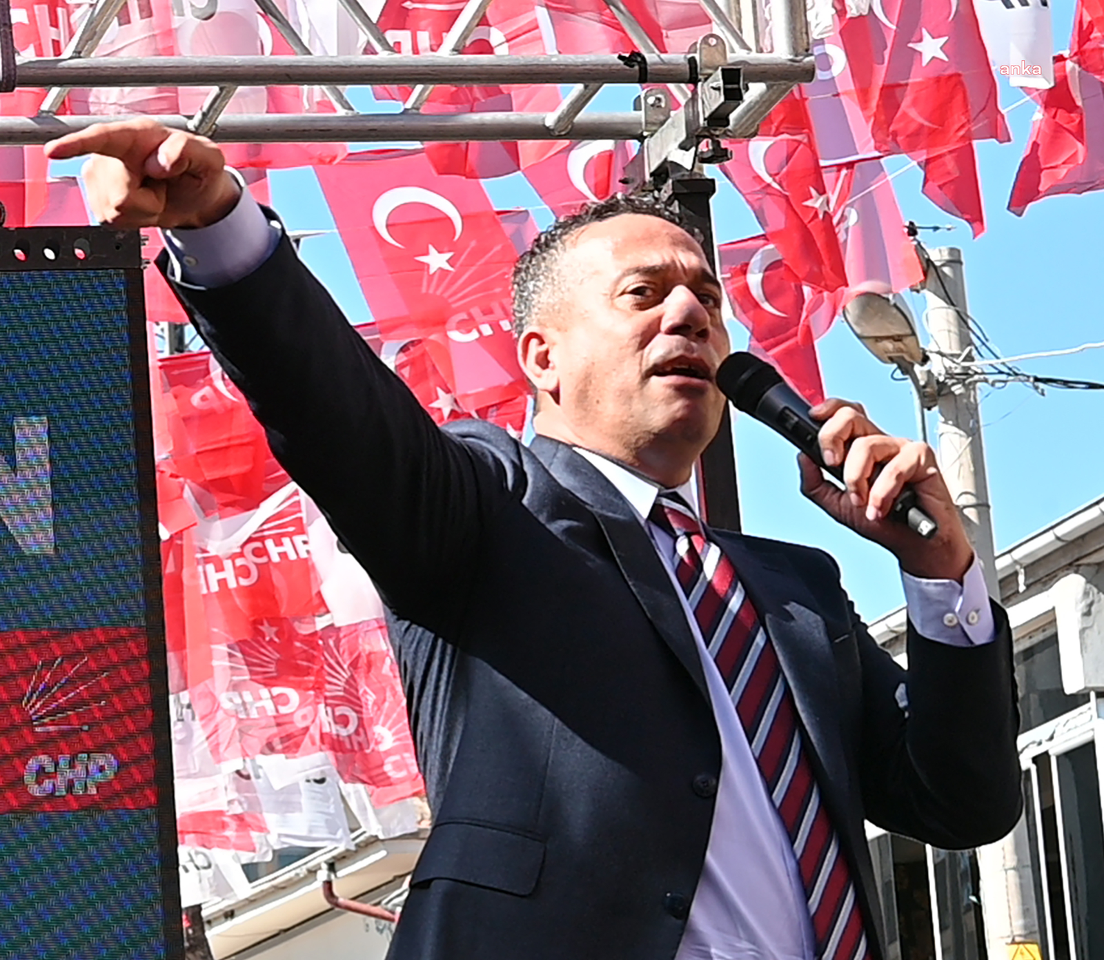 CHP Grup Başkanvekili Ali Mahir Başarır Erzurum Şenkaya’da yurttaşlara, “İki
