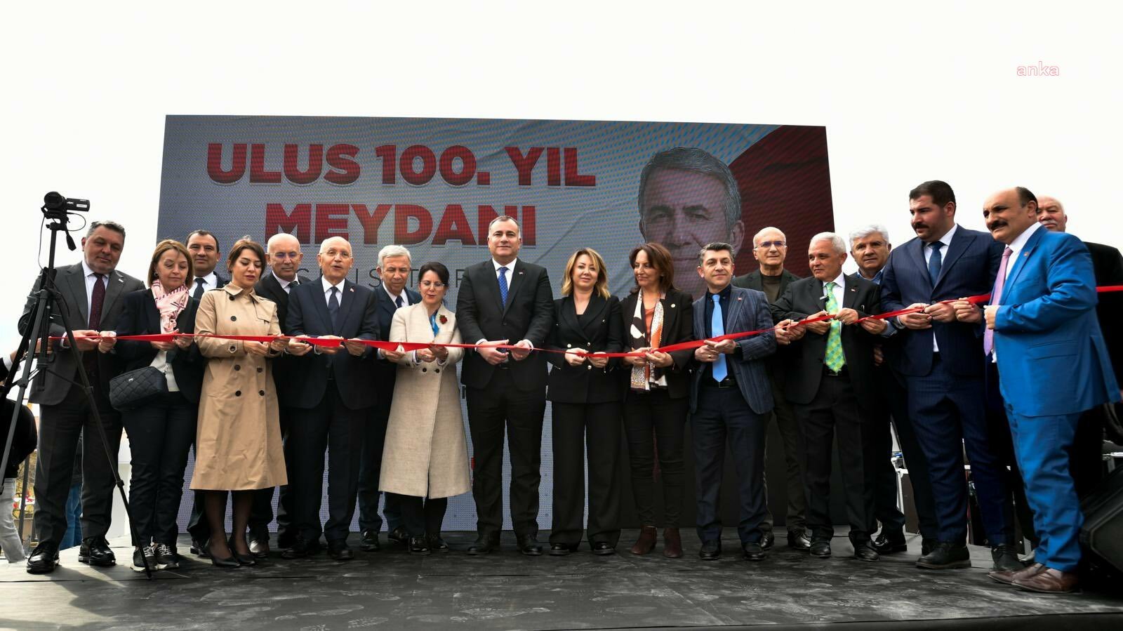 abb-tarafindan-yenilenen-ulus-100-yil-meydani-acildi-yavas-burayi-turizm-kenti-haline-getirmek-bizim-en-buyuk-projelerimizden-birisidir