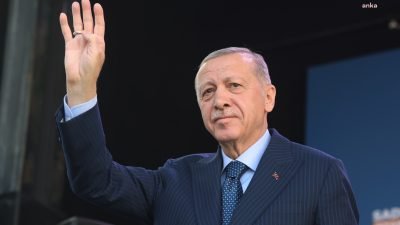 Cumhurbaşkanı ve AKP Genel Başkanı Recep Tayyip Erdoğan, partisinin Sultanbeyli’de