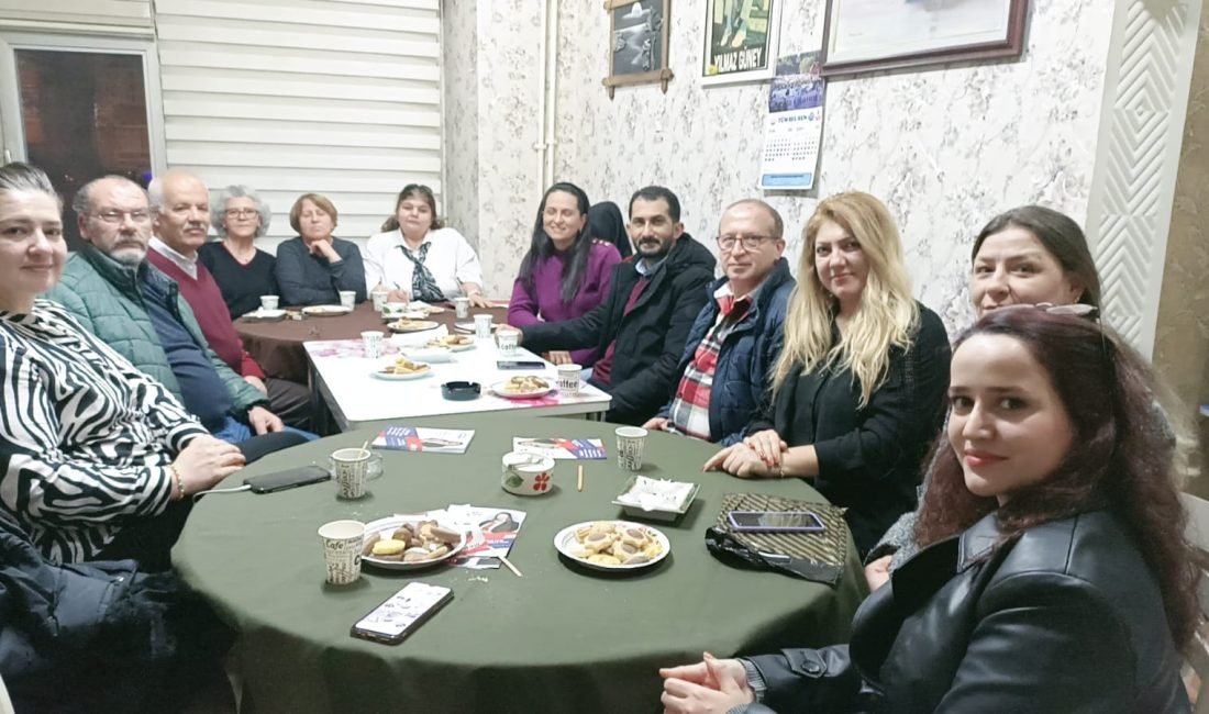 Ankara Etimesgut İlçesi Topçu Mahallesi'nin iddialı muhtar adayı Gülten Özarduğ,