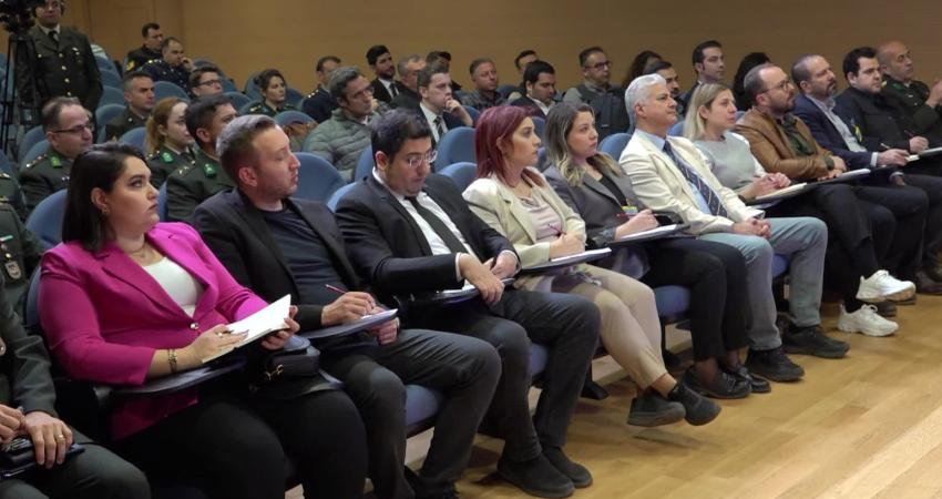 ABD’li Heyet Yarın Milli Savunma Bakanlığını Ziyaret Edecek…. MSB Kaynakları: “Ziyaret, Milli Güvenlik Hassasiyetlerimizın En Üst Seviyede Dile Getirilmesi İçin Fırsat Oluşturacaktır” Milli Savunma Bakanlığı kaynakları, yarın ABD Temsilciler Meclisi Silahlı Hizmetler
