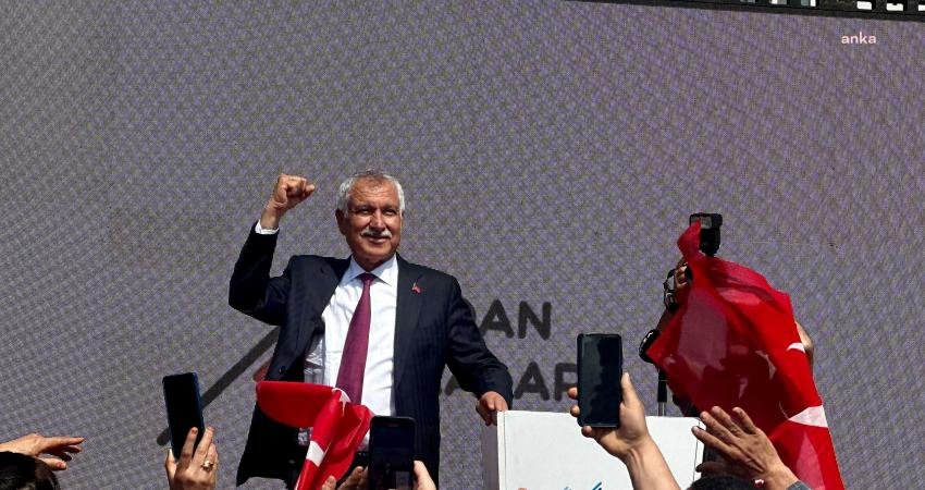 Adana B&uuml;y&uuml;kşehir Belediye Başkanı Zeydan Karalar, &Uuml;niversite Yolu Bulvarı ile