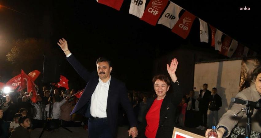 Yerel se&ccedil;im &ccedil;alışmalarını aralıksız s&uuml;rd&uuml;ren Dikili Belediye Başkanı ve CHP