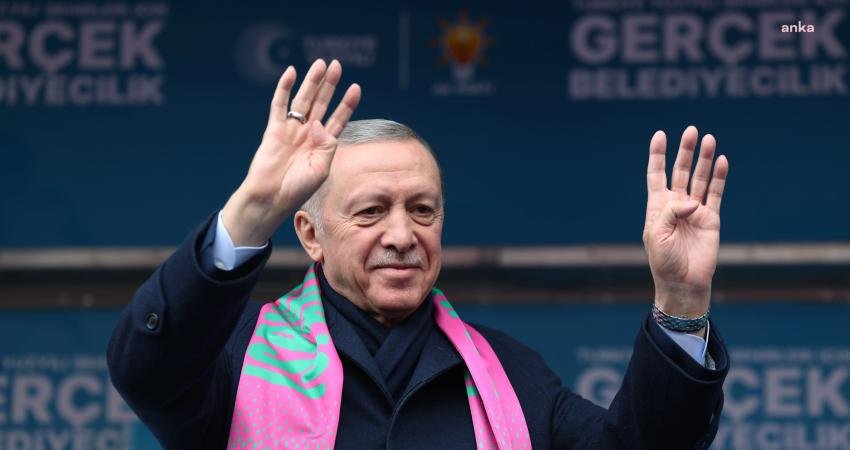 Cumhurbaşkanı Recep Tayyip Erdoğan&rsquo;ın katıldığı AKP&rsquo;nin Isparta mitingine &uuml;zerinde “Adalet”