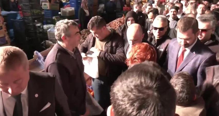 İYİ Parti Genel Başkanı Meral Akşener, Afyonkarahisar’da pazar esnafını ziyaret