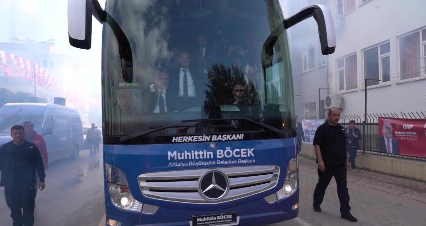 Antalya B&uuml;y&uuml;kşehir Belediye Başkanı Muhittin B&ouml;cek, D&ouml;şemealtı ve Korkuteli&rsquo;de Se&ccedil;im