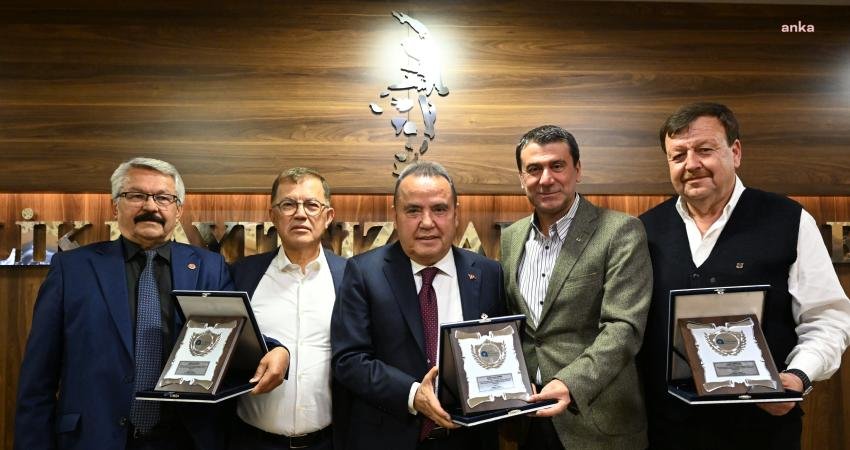 Antalya B&uuml;y&uuml;kşehir Belediye Meclisi’nde, İsrail&rsquo;in Bat-Yam şehri ile Antalya arasında