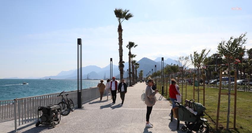 Antalya B&uuml;y&uuml;kşehir Belediyesi&rsquo;nin &ouml;z kaynaklarıyla yaşama ge&ccedil;irdiği Konyaaltı Liman Halk
