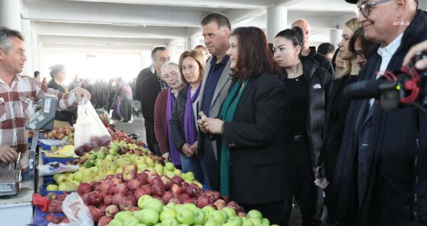 Aydın Büyükşehir Belediye Başkanı Çerçioğlu’ndan Yenipazar’a Ziyaret Aydın Büyükşehir Belediye Başkanı Özlem Çerçioğlu, Yenipazar Pazarı’nı ziyaret etti.