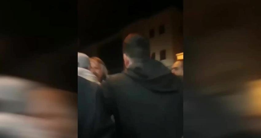 Balıkesir’de CHP&rsquo;nin B&uuml;y&uuml;kşehir Adayı Ahmet Akın&rsquo;ın afişlerini asan CHP Karesi