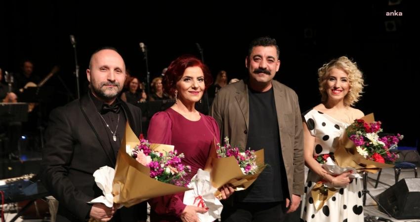 Bayraklı Belediyesi, D&uuml;nya Emek&ccedil;i Kadınlar G&uuml;n&uuml; dolayısıyla d&uuml;zenlediği konserle seyircilere