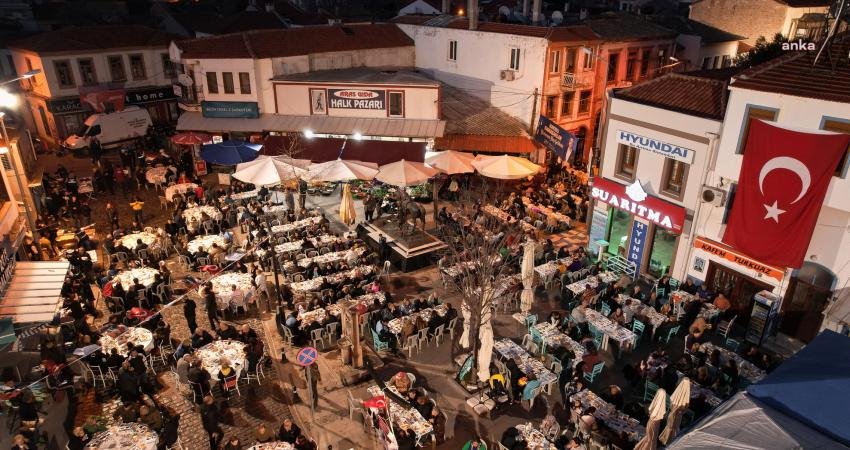 Belediye Başkanı Ergin, Ramazan Ayının İlk İftarında Ayvalıklılar ile Buluştu Ayvalık Belediye Başkanı ve Ayvalık CHP Belediye Başkan adayı Mesut