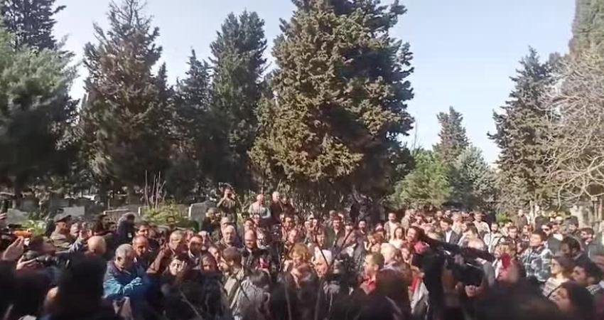 Berkin Elvan Ölümünün 10’uncu Yılında Mezarı Başında Anıldı Gezi Parkı direnişi sırasında polisin attığı biber gazı fişeğiyle başından