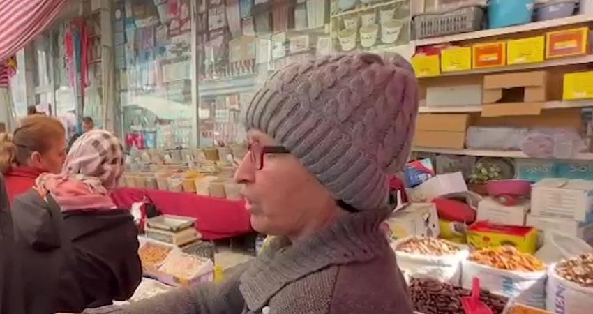 Bülent Tezcan’a Hayat Pahalılığından Yakınan Vatandaş: “Tadını Bildiğiniz Şeyleri Unutuyorsunuz” CHP Aydın Milletvekili Bülent Tezcan, Aydın Koçarlı pazarında esnafı ve