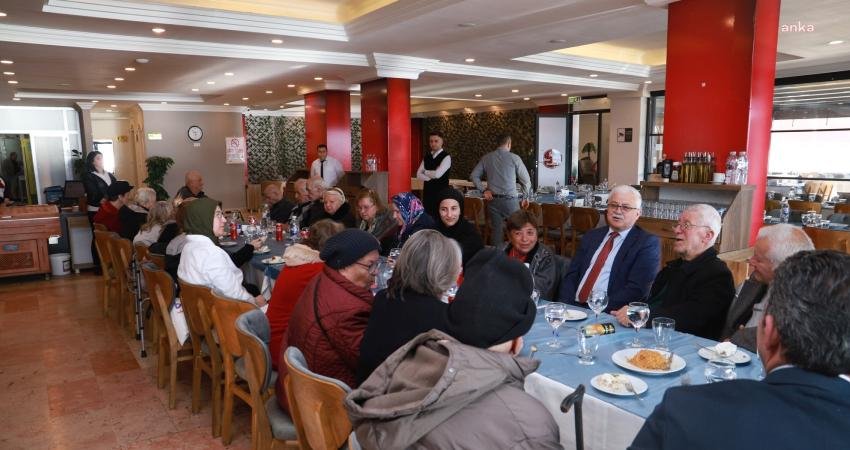 Burhaniye Belediyesi, Kenan Sucuoğlu Huzurevi’nde kalan vatandaşlara Ramazan ayı dolayısıyla