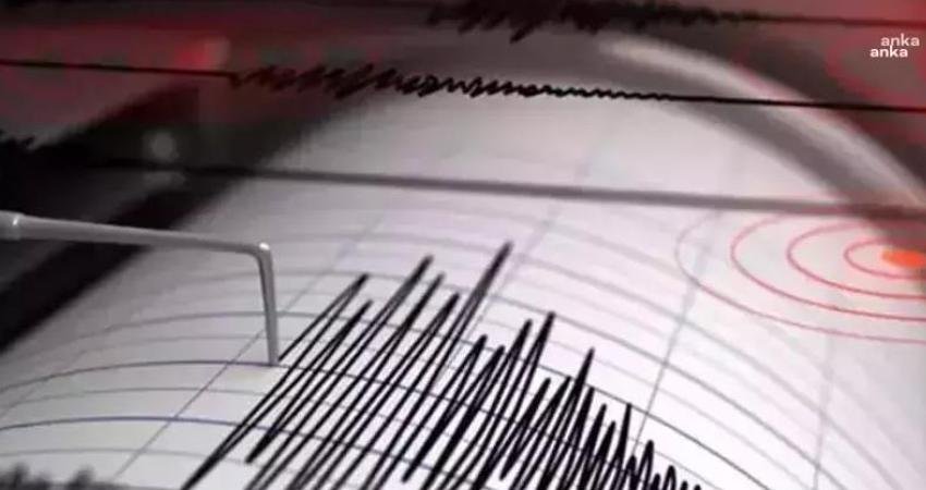 &Ccedil;anakkale&rsquo;nin Yenice il&ccedil;esinde, saat 21.38&rsquo;de, 10.44 kilometre derinlikte, 4.9 b&uuml;y&uuml;kl&uuml;ğ&uuml;nde