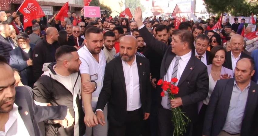 Cemil Tugay’dan, Cumhurbaşkanı Erdoğan’ın İzmir Mitingine Gönderme CHP’nin İzmir Büyükşehir Belediye Başkan Adayı Cemil Tugay, Cumhurbaşkanı Recep