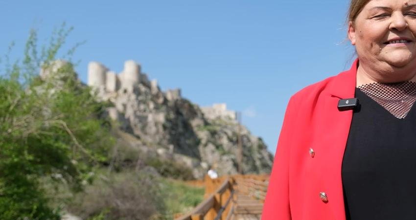 Ceyhan Belediye Başkanı H&uuml;lya Erdem, tarihi Yılankale&rsquo;de yapımı tamamlanan y&uuml;r&uuml;me