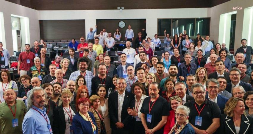 CHP Genel Başkan Yardımcısı Burhanettin Bulut, se&ccedil;im sonu&ccedil;larının a&ccedil;ıklanmasının ardından