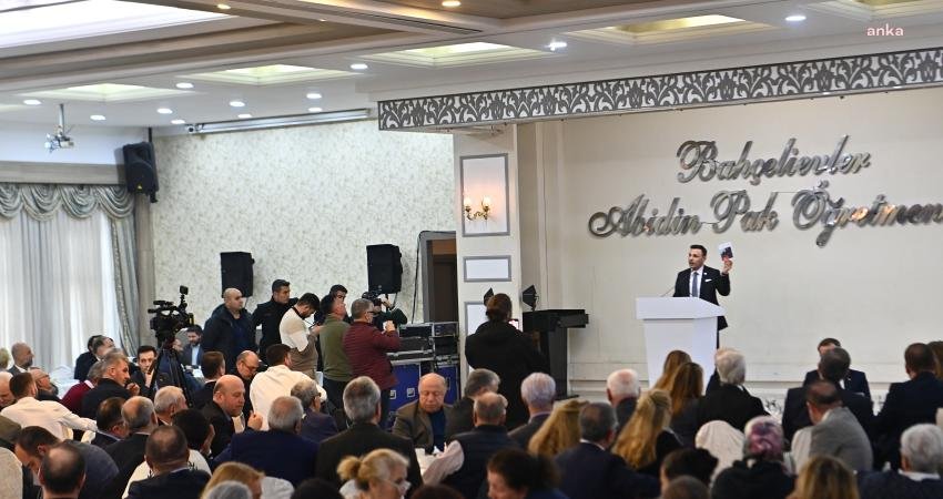 Cumhuriyet Halk Partisi (CHP) İstanbul İl Başkanı &Ouml;zg&uuml;r &Ccedil;elik, CHP