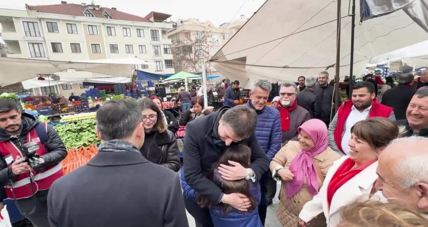CHP İstanbul İl Başkanı &Ouml;zg&uuml;r &Ccedil;elik ve beraberindeki İstanbul İl