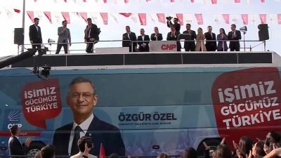 Cumhuriyet Halk Partisi Genel Başkanı Özgür Özel, İzmir Çiğli’de düzenlenen