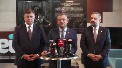 Seçim çalışmaları kapsamında İzmir’de ziyaretlerini sürdüren CHP lideri Özgür Özel,