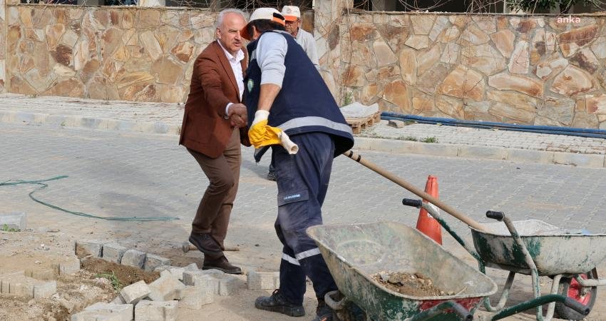 &Ccedil;ine Belediye Başkanı Mehmet Kıvrak, Cumhuriyet Mahallesi&rsquo;nde yapımı devam eden