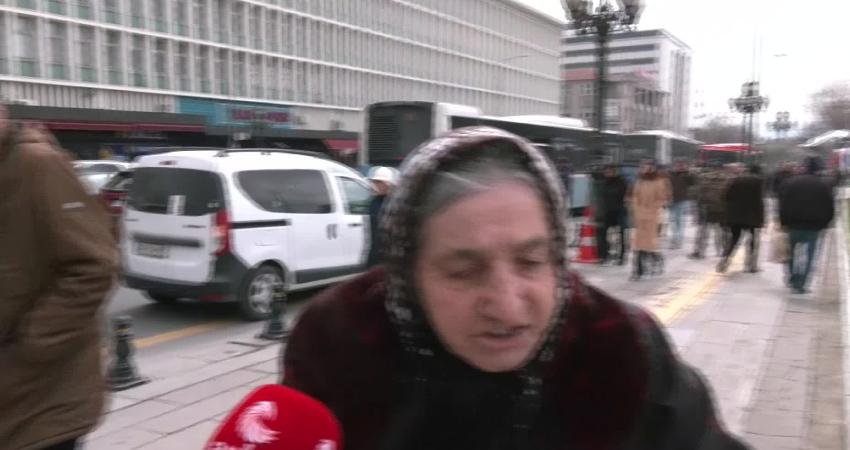 Cumhurbaşkanı Erdoğan’ın Emekliye Promosyon ”Müjdesine” Vatandaştan Tepki: “Promosyon da Kendisinin Olsun. Bizim Canımızı Yaktı” HABER: ZEYNEP BOZUKLU / KAMERA: BERKİN GÜLSO Cumhurbaşkanı ve AKP