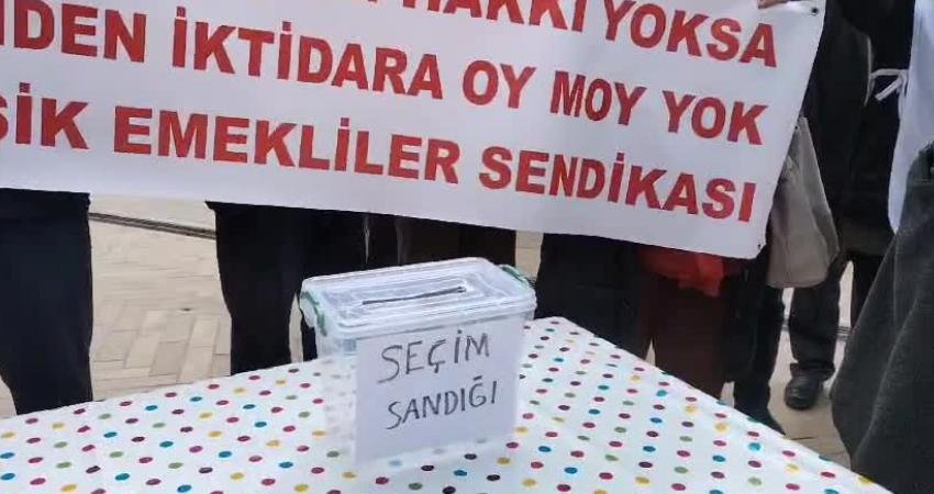 Birleşik Emekliler Sendikası &uuml;yeleri, maaşlarına zam talebiyle İstanbul&rsquo;daki Maltepe Meydanı&rsquo;nda