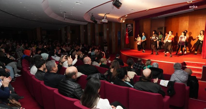 Eskişehir B&uuml;y&uuml;kşehir Belediyesi (EBB) Sanat Meslek Eğitim Kursları (ESMEK) kursiyerlerinden