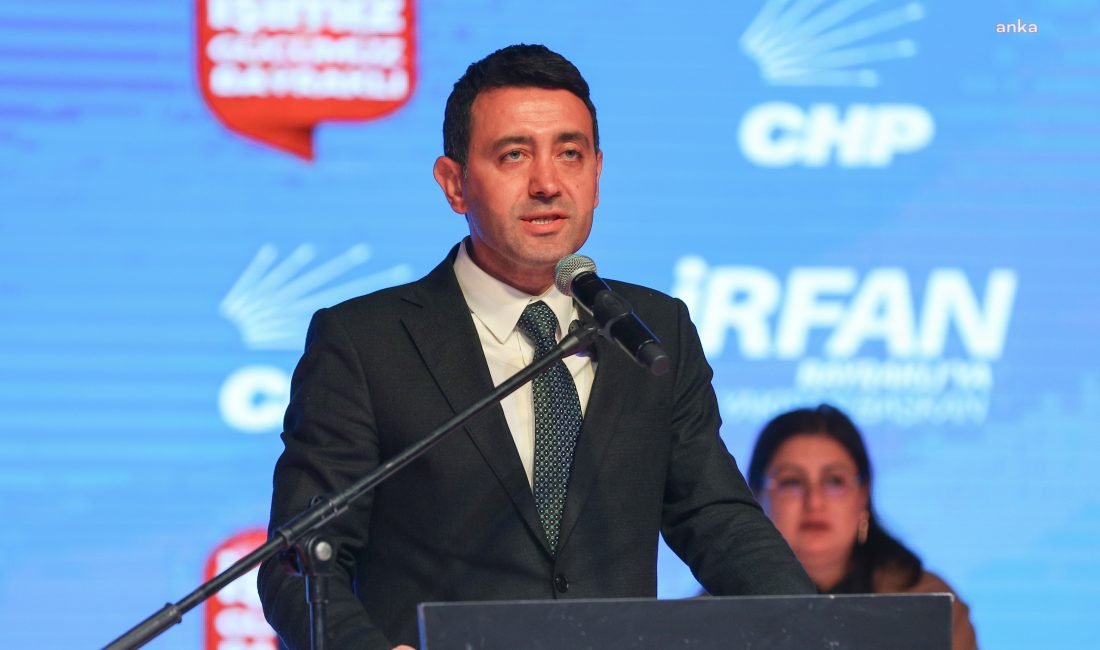 CHP Genel Başkanı Özgür Özel’in iftar programında konuşan CHP Bayraklı