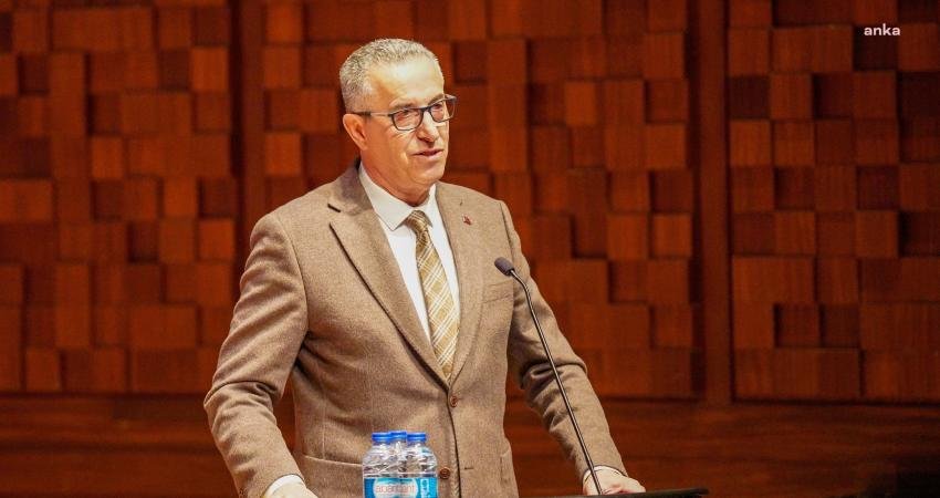 Pi Gen&ccedil;lik Derneği&rsquo;nin 10. kuruluş yıl d&ouml;n&uuml;m&uuml; kutlama etkinliğinde konuşan