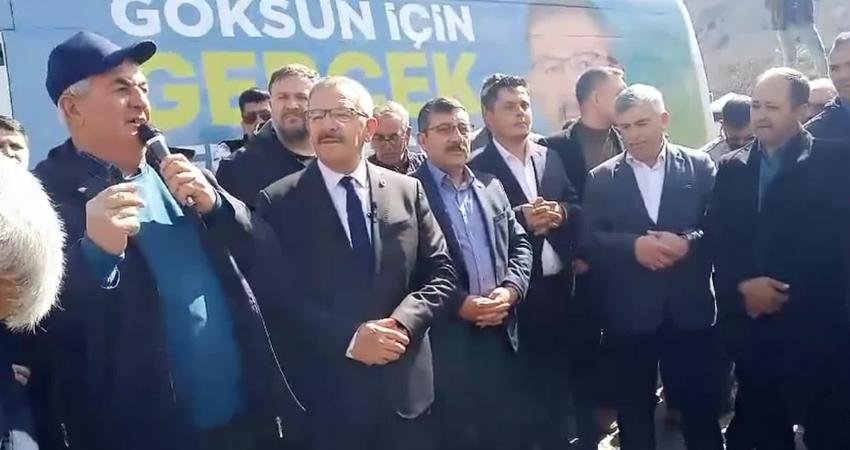 Göksun Belediye Başkanı Aydın, Kendisini Eleştiren Vatandaşın Elinden Mikrofonu Aldı Yerel seçimler çalışmalarına devam eden Kahramanmaraş Göksun Belediye Başkanı Hüseyin