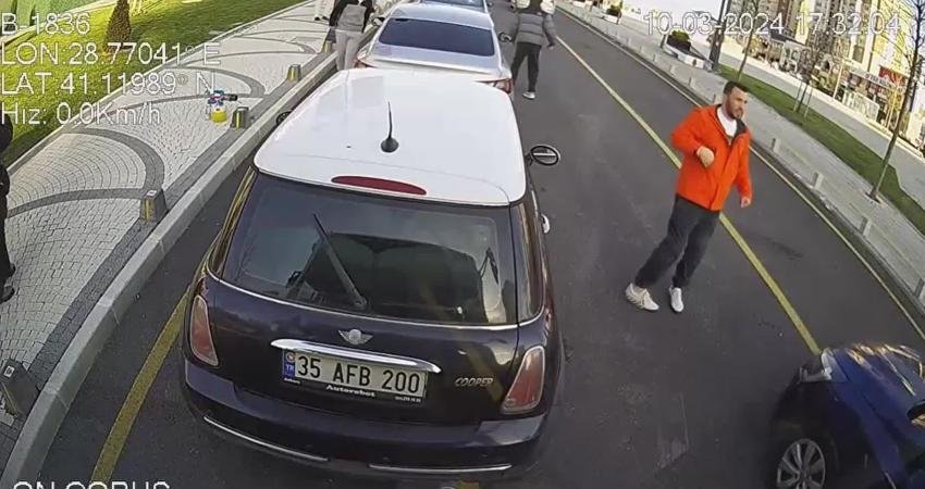 İETT’ye Bir “Bozuk Otobüs” Kumpası Daha İstanbul’da özel bir otobüs, bir reklam ajansı tarafından kiralanarak ‘arızalı