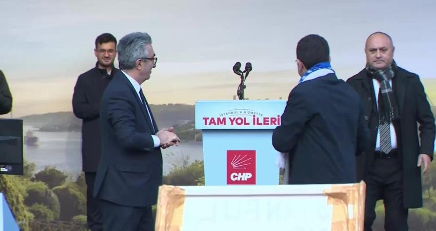 İstanbul Büyükşehir Belediye (İBB) Başkanı Ekrem İmamoğlu, Bayrampaşa’da halkla buluştu.