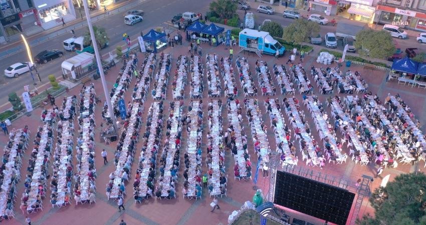 İzmir Dayanışması Ramazan’da da Sürecek İzmir Büyükşehir Belediyesi Ramazan sofralarında iftar bereketini büyütmek için 521