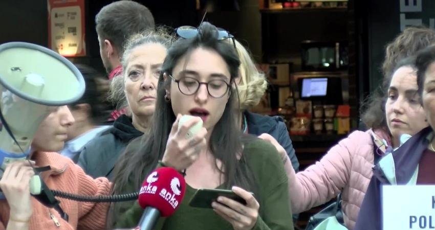 İzmir Kadın Platformu: “Öldürülen Her Kız Kardeşimiz İçin Sokakları Doldurmaya Devam Edeceğiz” İzmir Kadın Platformu, kadına şiddet ve kadın cinayetlerine dur demek