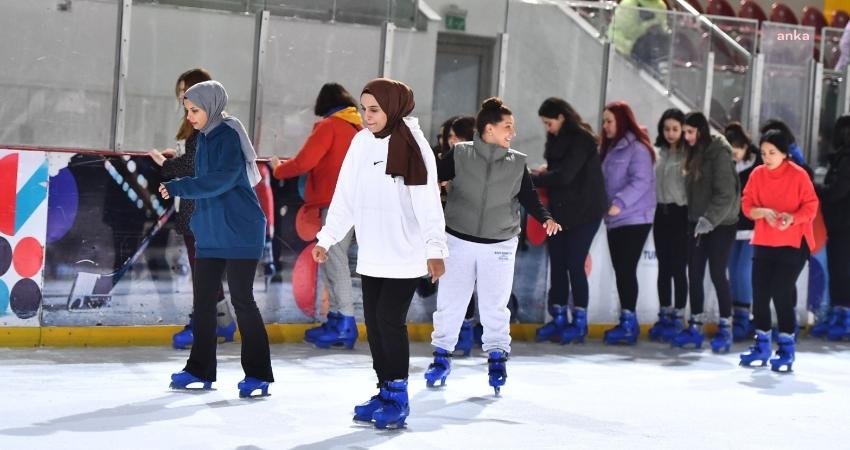 &ldquo;Haydi Kadınlar Buz Pisti&rdquo;ne projesiyle Aşık Veysel Rekreasyon Alanı Buz