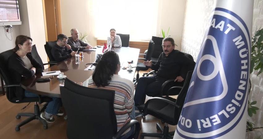 Kahramanmaraş’ta depremin yıktığı onlarca binanın ortasında hiç hasar almadan ayakta