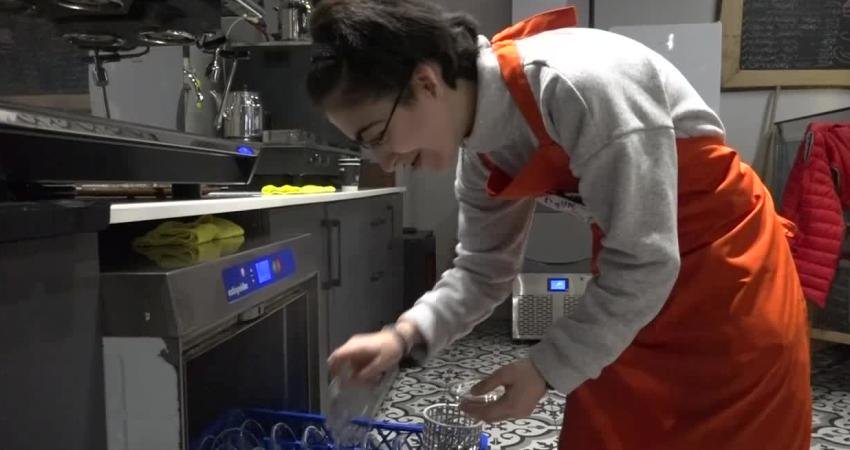 Kartal Belediyesi&rsquo;nin hizmete a&ccedil;tığı Gezegen Kafe zincirlerinde, bu kez otizmli