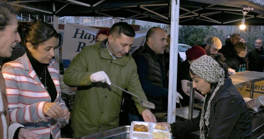 Kuşadası Belediye Başkanı Günel, Hacıfeyzullah Mahallesi Sakinleriyle İftar Sofrasında Buluştu Kuşadası Belediyesi tarafından düzenlenen iftar yemeklerinin ikinci adresi Hacıfeyzullah Mahallesi
