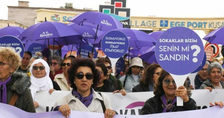 Kuşadası Belediye Başkanı &Ouml;mer G&uuml;nel, 8 Mart dolayısıyla d&uuml;zenlenen kutlamalarda,