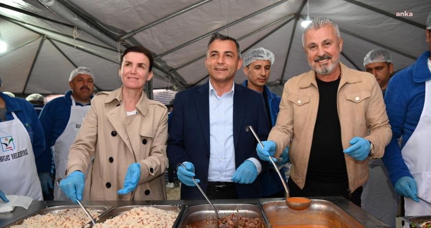 Manavgat Belediyesi, Atat&uuml;rk K&uuml;lt&uuml;r Merkezi (AKM) &ouml;n&uuml;nde 5 bin kişilik