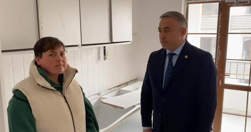 Mehmet Tahtasız’dan, Çorum’da Eksik Teslim Edilen TOKİ Konutları İçin Çağrı: “Bu İnsanların Mağduriyetini Bir An Önce Giderin” CHP Çorum Milletvekili Mehmet Tahtasız, sahiplerine teslim edilen Çorum TOKİ