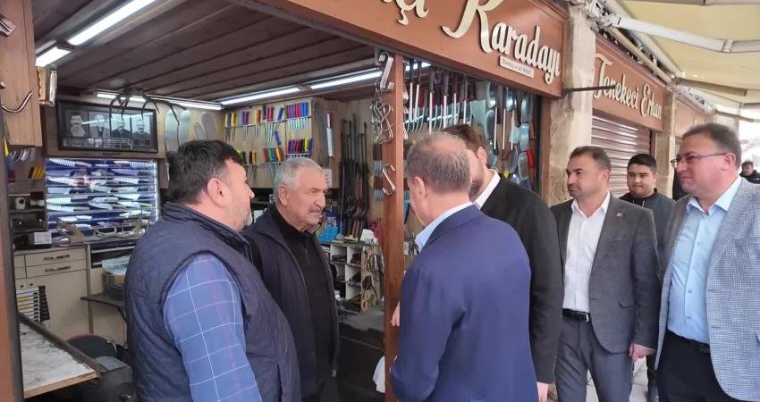 Mersin Büyükşehir Belediye Başkanı Vahap Seçer, Mersin halkıyla bir araya