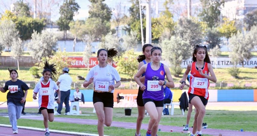 Mersin Büyükşehir Belediyesi’nin “Kır Çiçekleri” İl Şampiyonu Oldu Mersin Büyükşehir Belediyesi’nin “Kır Çiçekleri” projesinde yetişen yetenekli kız çocukları,